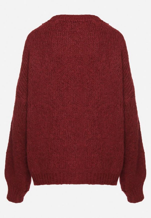 Born2be - Bordowy Sweter o Klasycznym Prostym Kroju z Domieszką Wełny i Wiskozy Sezisya. Okazja: na co dzień. Kolor: czerwony. Materiał: wiskoza, wełna. Długość rękawa: długi rękaw. Długość: długie. Wzór: aplikacja. Sezon: jesień, zima. Styl: klasyczny