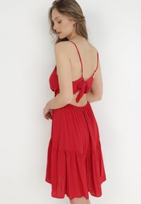 Born2be - Bordowa Sukienka z Wiskozy Aikena. Kolor: czerwony. Materiał: wiskoza. Długość rękawa: na ramiączkach. Typ sukienki: kopertowe. Długość: mini #3
