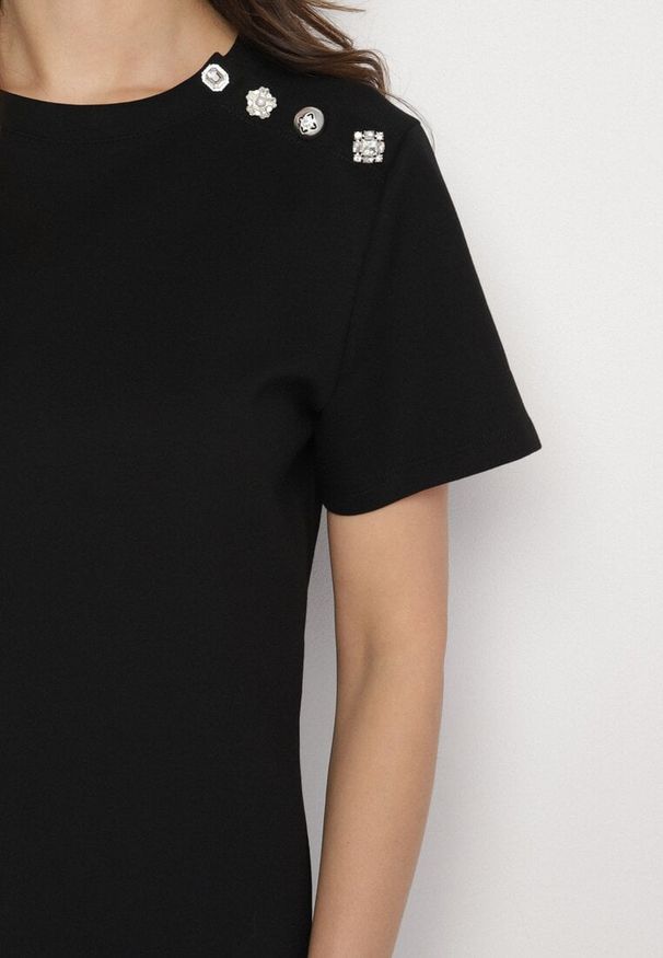 Born2be - Czarny T-shirt z Bawełną i Ozdobnymi Guzikami Edivona. Okazja: na co dzień. Kolor: czarny. Materiał: bawełna. Styl: elegancki, casual