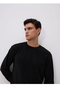Reserved - Longsleeve regular - czarny. Kolor: czarny. Materiał: dzianina. Długość rękawa: długi rękaw. Wzór: gładki #1