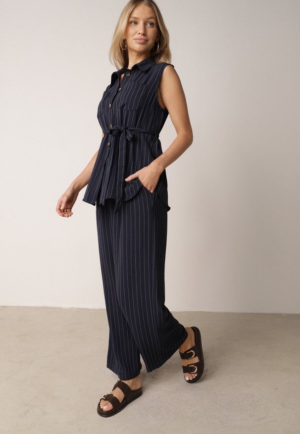 Born2be - Granatowy Wiskozowy Komplet Szerokie Spodnie i Koszula Bez Rękawów z Wiązaniem Zanran. Kolor: niebieski. Materiał: wiskoza