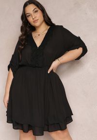Renee - Czarna Sukienka Mini z Gumką w Talii i Koronkowymi Wstawkami Kelia. Kolor: czarny. Materiał: koronka. Długość: mini #1