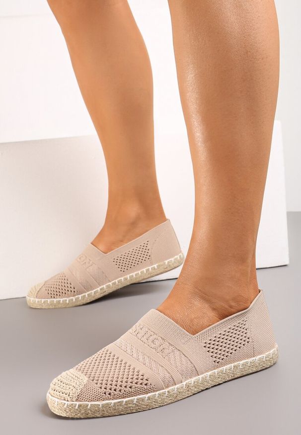 Born2be - Ciemnobeżowe Espadryle na Płaskiej Podeszwie z Plecionki Chorisa. Okazja: na co dzień. Kolor: beżowy. Materiał: tkanina. Wzór: kwiaty. Sezon: lato. Obcas: na płaskiej podeszwie. Styl: elegancki, casual