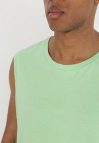 Born2be - Jasnozielona Koszulka Cretandro. Kolor: zielony. Materiał: tkanina, bawełna. Długość rękawa: na ramiączkach. Wzór: gładki, jednolity #2