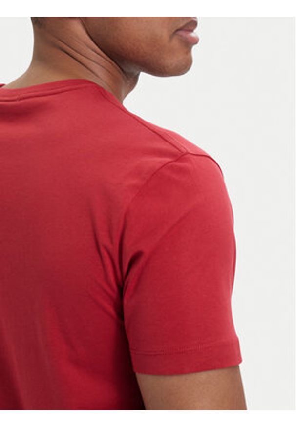 GANT - Gant T-Shirt Shield 2003184 Czerwony Regular Fit. Kolor: czerwony. Materiał: bawełna