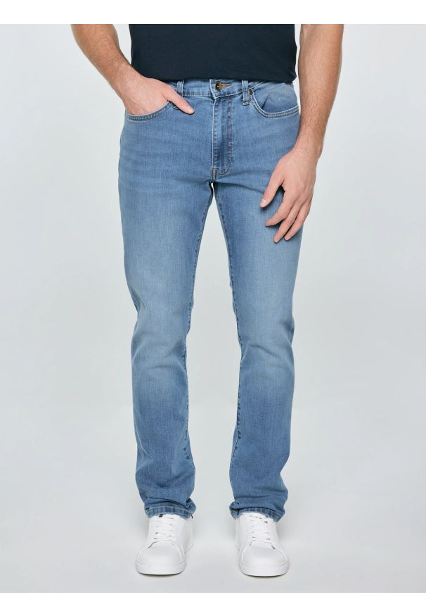 Big-Star - Jeansy męskie z przetarciami niebieskie Terry Carrot 133. Okazja: na co dzień. Stan: obniżony. Kolor: niebieski. Styl: casual