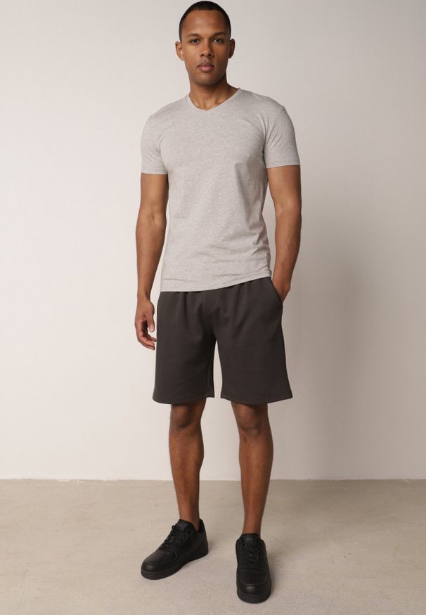 Born2be - Ciemnoszare Szorty Dresowe z Bawełną i Sznurkami Leofiel. Okazja: na co dzień, na spacer. Kolor: szary. Materiał: bawełna, dresówka. Wzór: napisy. Styl: klasyczny, casual