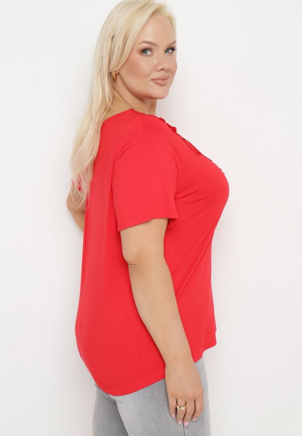 Born2be - Czerwony Klasyczny T-shirt z Koronką przy Dekolcie Fioma. Okazja: na spotkanie biznesowe. Kolor: czerwony. Materiał: koronka. Wzór: koronka. Styl: klasyczny