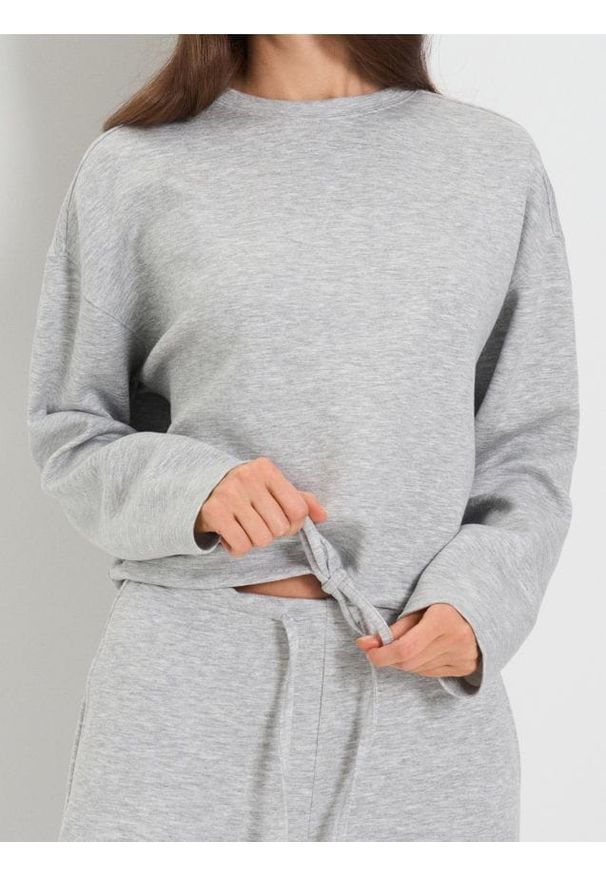 Sinsay - Bluza crewneck z domieszką wiskozy - szary. Kolor: szary. Materiał: wiskoza