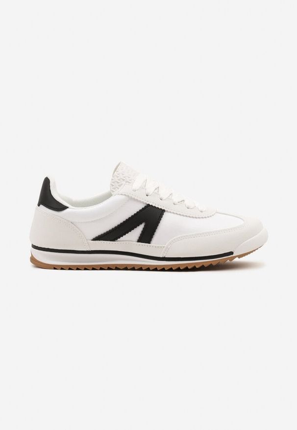 Born2be - Białe Sneakersy w Stylu Kultowych Tenisówek z Ozdobnymi Przeszyciami Valtewi. Okazja: na co dzień. Kolor: biały. Materiał: jeans. Wzór: aplikacja. Obcas: na płaskiej podeszwie