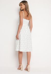 Born2be - Biało-Niebieska Rozkloszowana Sukienka w Drobne Kwiaty na Cienkich Ramiączkach Reteri. Okazja: na co dzień, na randkę. Typ kołnierza: dekolt w kształcie V. Kolor: biały. Materiał: jeans. Długość rękawa: na ramiączkach. Wzór: kwiaty. Styl: casual #5