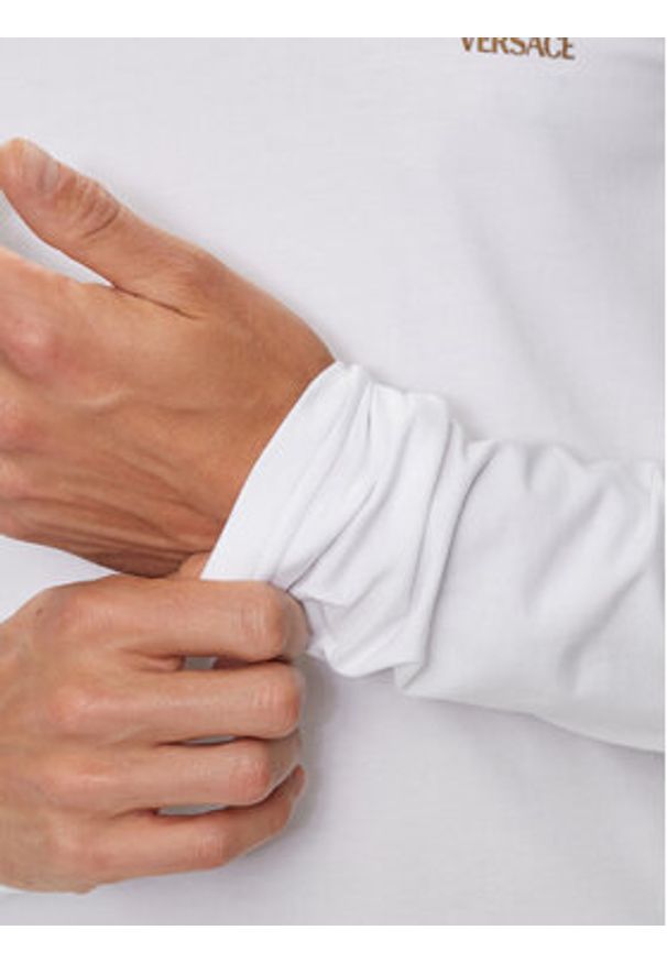 VERSACE - Versace Longsleeve AUU01007 1A10011 Biały Regular Fit. Kolor: biały. Materiał: bawełna. Długość rękawa: długi rękaw