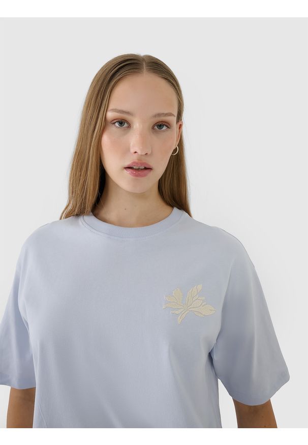 4f - 4F T-shirt oversize z nadrukiem damski - niebieski XS. Okazja: na co dzień. Kolor: niebieski. Materiał: dzianina, bawełna, jersey. Długość rękawa: krótki rękaw. Długość: krótkie. Wzór: nadruk. Sezon: lato. Styl: klasyczny, sportowy, casual