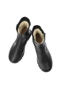 Botki damskie Wasak, z licowej skóry na płaskim obcasie i zapinane na suwak, czarne, 730. Zapięcie: zamek. Kolor: czarny. Materiał: skóra. Wzór: grochy. Obcas: na obcasie. Styl: elegancki, klasyczny. Wysokość obcasa: niski #2