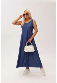 Moda Size Plus Iwanek - Sukienka denimowa Tessa MAXI – lekko taliowana, z kieszeniami OVERSIZE PLUS SIZE XXL WIOSNA LATO. Okazja: na co dzień, na spacer, do pracy. Kolekcja: plus size. Materiał: materiał, skóra, tkanina, poliester, wiskoza. Sezon: lato, wiosna. Typ sukienki: oversize, dla puszystych. Styl: elegancki, casual. Długość: maxi #1