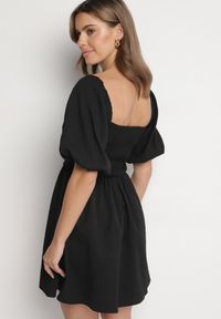 Born2be - Czarna Sukienka Rozkloszowana z Bufiastymi Rękawami i Kwadratowym Dekoltem Galzemis. Okazja: na co dzień. Typ kołnierza: dekolt kwadratowy. Kolor: czarny. Styl: elegancki, casual, klasyczny #2
