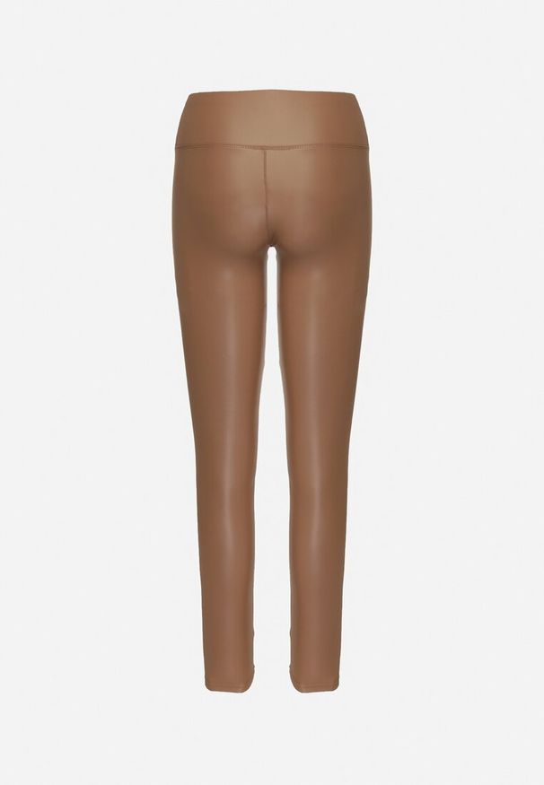 Born2be - jasnobrązowe Legginsy z Ekoskóry z Wysokim Stanem i Polarem Labira. Okazja: na co dzień. Stan: podwyższony. Kolor: brązowy. Materiał: polar. Wzór: aplikacja. Styl: casual, elegancki