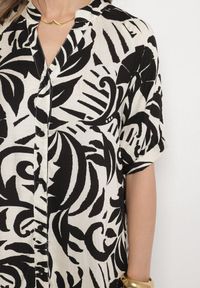 Born2be - Czarna Wiskozowa Rozkloszowana Sukienka z Falbaną Filindania. Okazja: na co dzień. Kolor: czarny. Materiał: wiskoza. Styl: elegancki, casual #5