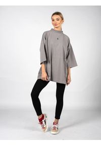 Yeezy Gap Engineered by Balenciaga - Yeezy Gap Engineered By Balenciaga T-Shirt "Logo" | 719614 TMVQ2 | Mężczyzna | Szary. Kolor: szary. Materiał: bawełna. Wzór: nadruk #6