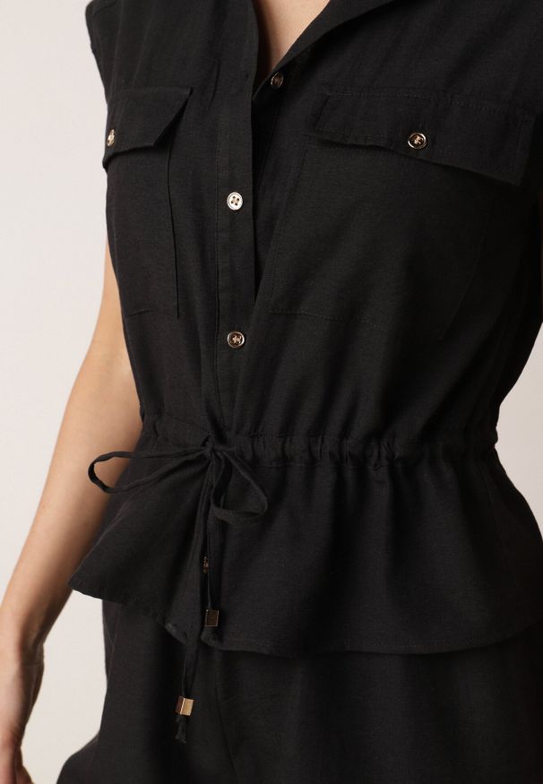 Born2be - Czarny Bawełniano-Wiskozowy Kombinezon Koszulowy Bez Rękawów z Baskinką Marmaya. Okazja: na co dzień. Kolor: czarny. Materiał: wiskoza, bawełna. Długość rękawa: bez rękawów. Styl: elegancki, klasyczny, casual