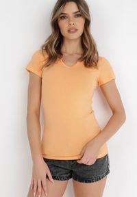 Born2be - Pomarańczowy T-shirt Aerippe. Kolor: pomarańczowy. Materiał: dzianina, jeans, bawełna. Długość rękawa: krótki rękaw. Długość: krótkie. Wzór: gładki, aplikacja. Styl: klasyczny #1