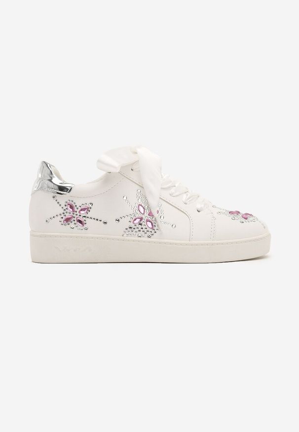Born2be - Białe Sneakersy Sateen. Kolor: biały. Wzór: aplikacja. Obcas: na obcasie. Wysokość obcasa: niski