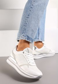 Renee - Białe Sneakersy na Grubej Podeszwie z Brokatem i Metaliczną Wstawką Velari. Kolor: biały. Szerokość cholewki: normalna #1
