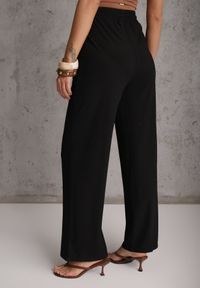 Renee - Czarne Prążkowane Spodnie High Waist z Szerokimi Nogawkami Ginorria. Stan: podwyższony. Kolor: czarny. Materiał: prążkowany. Długość: krótkie. Sezon: lato #3