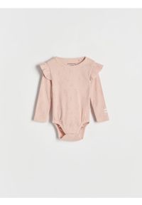 Reserved - Body z falbanami - pastelowy róż. Kolor: różowy. Materiał: dzianina, bawełna, włókno #1