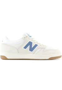 Buty unisex New Balance BB480LLA – beżowe. Okazja: na co dzień. Kolor: beżowy. Materiał: dresówka, zamsz. Szerokość cholewki: normalna. Sport: turystyka piesza #1