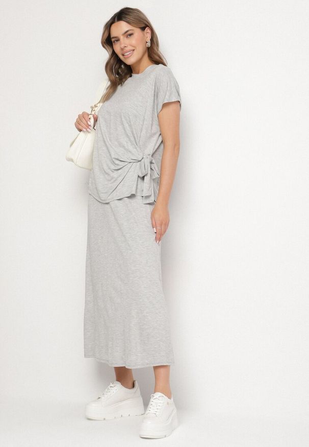 Born2be - Szary Komplet z Wiskozą Spódnica i Bluzka z Wiązaniem Davissael. Kolor: szary. Materiał: wiskoza