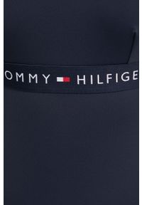 TOMMY HILFIGER - Tommy Hilfiger jednoczęściowy strój kąpielowy kolor granatowy miękka miseczka. Kolor: niebieski. Materiał: materiał #3