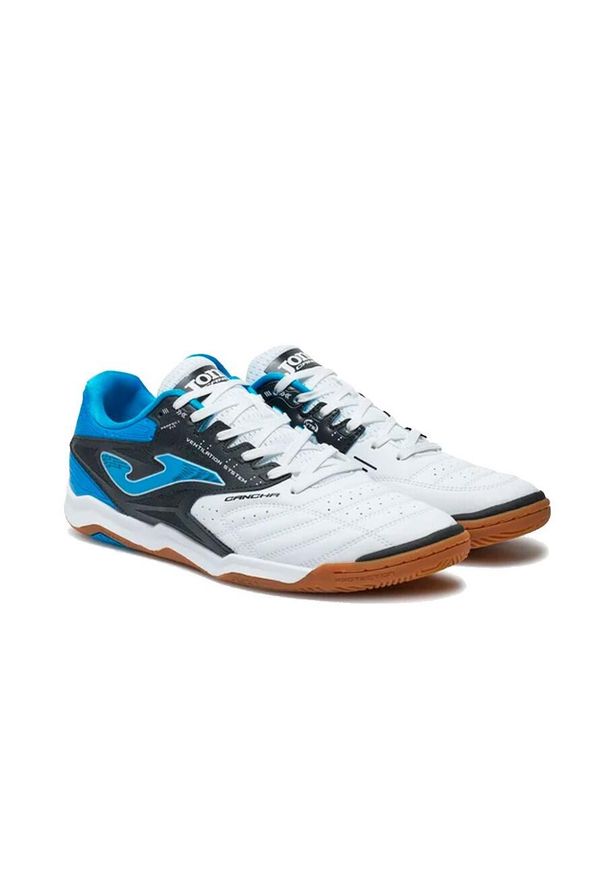 Buty piłkarskie męskie Joma Cancha 2402. Kolor: biały. Materiał: materiał, syntetyk. Szerokość cholewki: normalna. Sport: piłka nożna