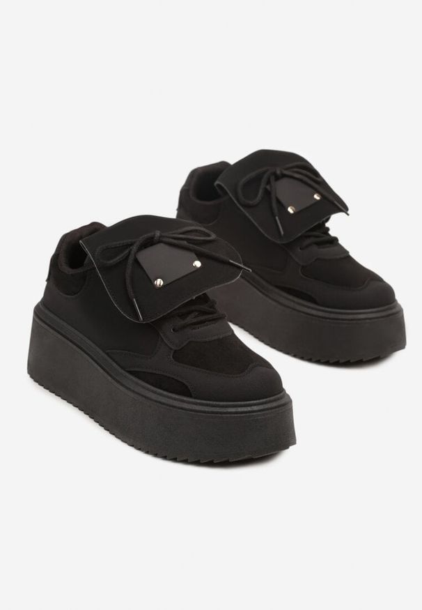 Renee - Czarne Sneakersy Ozdobione Kokardą i Wywiniętym Językiem Ivalione. Okazja: na co dzień. Kolor: czarny. Materiał: jeans. Wzór: aplikacja