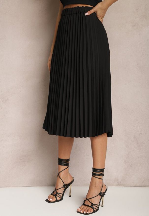 Renee - Czarna Spódnica Midi z Plisami High Waist Jasmira. Stan: podwyższony. Kolor: czarny