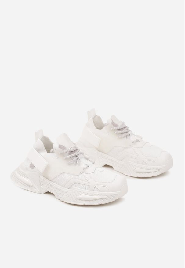 Born2be - Białe Sneakersy Streetwearowe na Podeszwie z Tłoczeniami i Rzepem Zilanne. Okazja: na co dzień. Zapięcie: rzepy. Kolor: biały. Materiał: jeans. Obcas: na płaskiej podeszwie