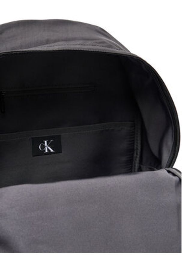 Calvin Klein Plecak Bold Round Backpack LV04D3114G Czarny. Kolor: czarny. Materiał: materiał