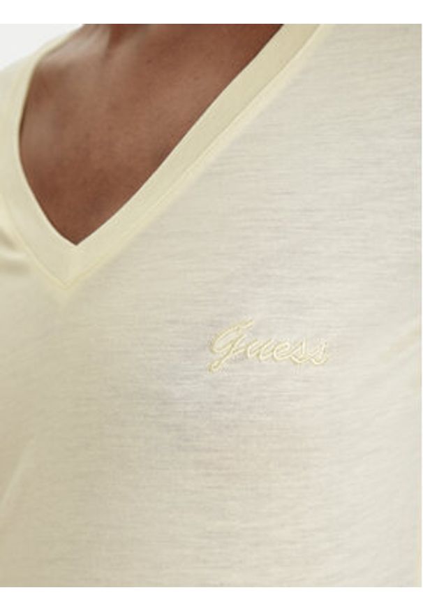 Guess T-Shirt W5GP31 KCSX2 Żółty Classic Fit. Kolor: żółty. Materiał: lyocell