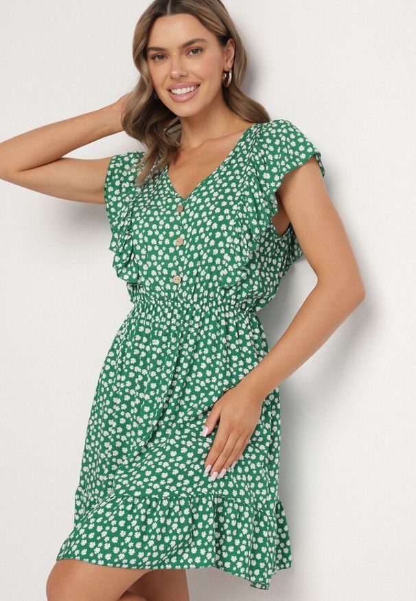 Born2be - Zielona Rozkloszowana Sukienka z Bawełny w Kwiaty z Guzikami Ronelle. Okazja: na randkę, na spacer, na co dzień. Kolor: zielony. Materiał: bawełna. Wzór: kwiaty. Typ sukienki: rozkloszowane, proste. Styl: casual, elegancki