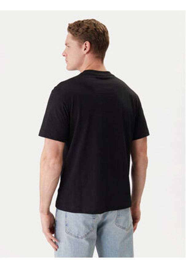 Calvin Klein Jeans T-Shirt LV04RF280G Czarny Regular Fit. Kolor: czarny. Materiał: bawełna
