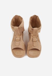 Born2be - Ciemnobeżowe Sandały w Stylu Botków z Ozdobną Klamrą Theaneasi. Okazja: na co dzień. Zapięcie: klamry. Kolor: beżowy. Materiał: jeans. Styl: casual, elegancki, klasyczny #2