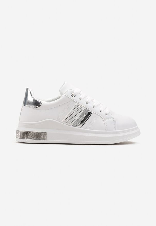 Renee - Białe Sneakersy z Imitacji Skóry z Metalicznym Akcentem i Cyrkoniami Evadine. Okazja: na co dzień. Kolor: biały. Materiał: skóra. Wzór: aplikacja