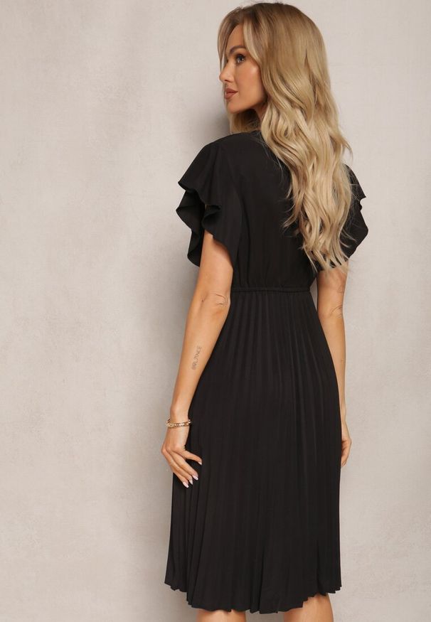 Renee - Czarna Rozkloszowana Sukienka Midi z Plisami na Dole Nairata. Kolor: czarny. Długość: midi