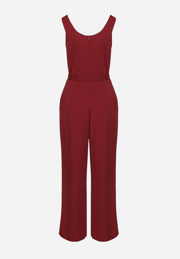 Born2be - Bordowy Taliowany Kombinezon z Ozdobnym Paskiem i Klamrą Doloriela. Kolor: czerwony. Styl: elegancki