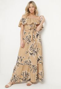 Born2be - Ciemnobeżowa Sukienka Hiszpanka o Rozkloszowanym Kroju z Wiązanym Paskiem Sesiniela. Okazja: na co dzień. Typ kołnierza: dekolt hiszpanka. Kolor: beżowy. Typ sukienki: rozkloszowane. Styl: casual, elegancki #4