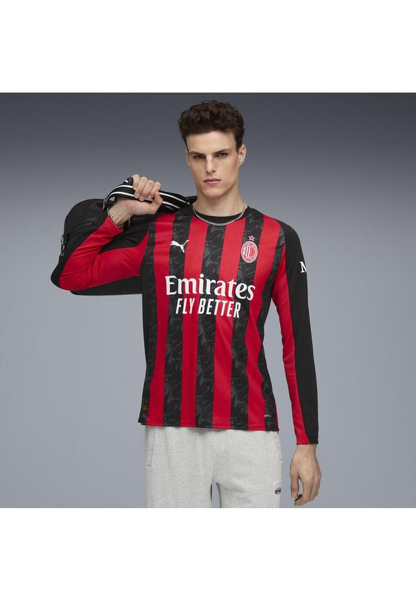 Puma - Męska koszulka domowa z długim rękawem AC Milan 25/26 PUMA. Kolor: czerwony, wielokolorowy, czarny. Długość rękawa: długi rękaw. Długość: długie. Sport: piłka nożna
