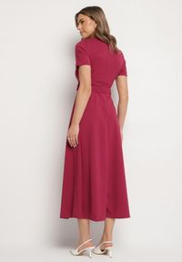 Born2be - Bordowa Rozkloszowana Sukienka Ozdobiona Paskiem Desianna. Okazja: na co dzień. Kolor: czerwony. Wzór: aplikacja. Typ sukienki: proste. Styl: klasyczny, casual, elegancki