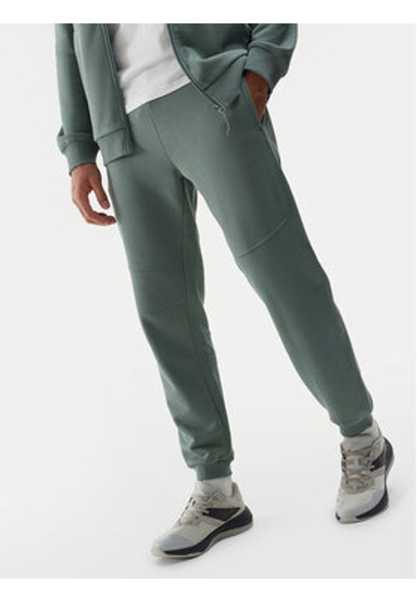 4f - 4F Spodnie dresowe 4FWSS24TTROM645 Zielony Regular Fit. Kolor: zielony. Materiał: bawełna