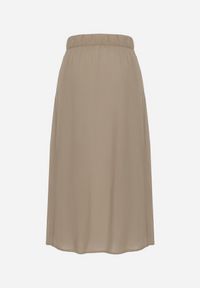 Born2be - Zielona Spódnica z Wiskozy o Rozkloszowanym Kroju Galinelle. Okazja: na co dzień. Kolor: zielony. Materiał: wiskoza. Styl: elegancki, casual