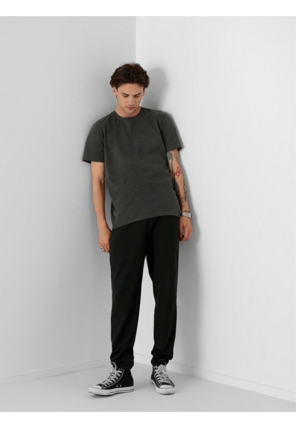 outhorn - T-shirt gładki męski. Materiał: bawełna, jersey, materiał. Wzór: gładki